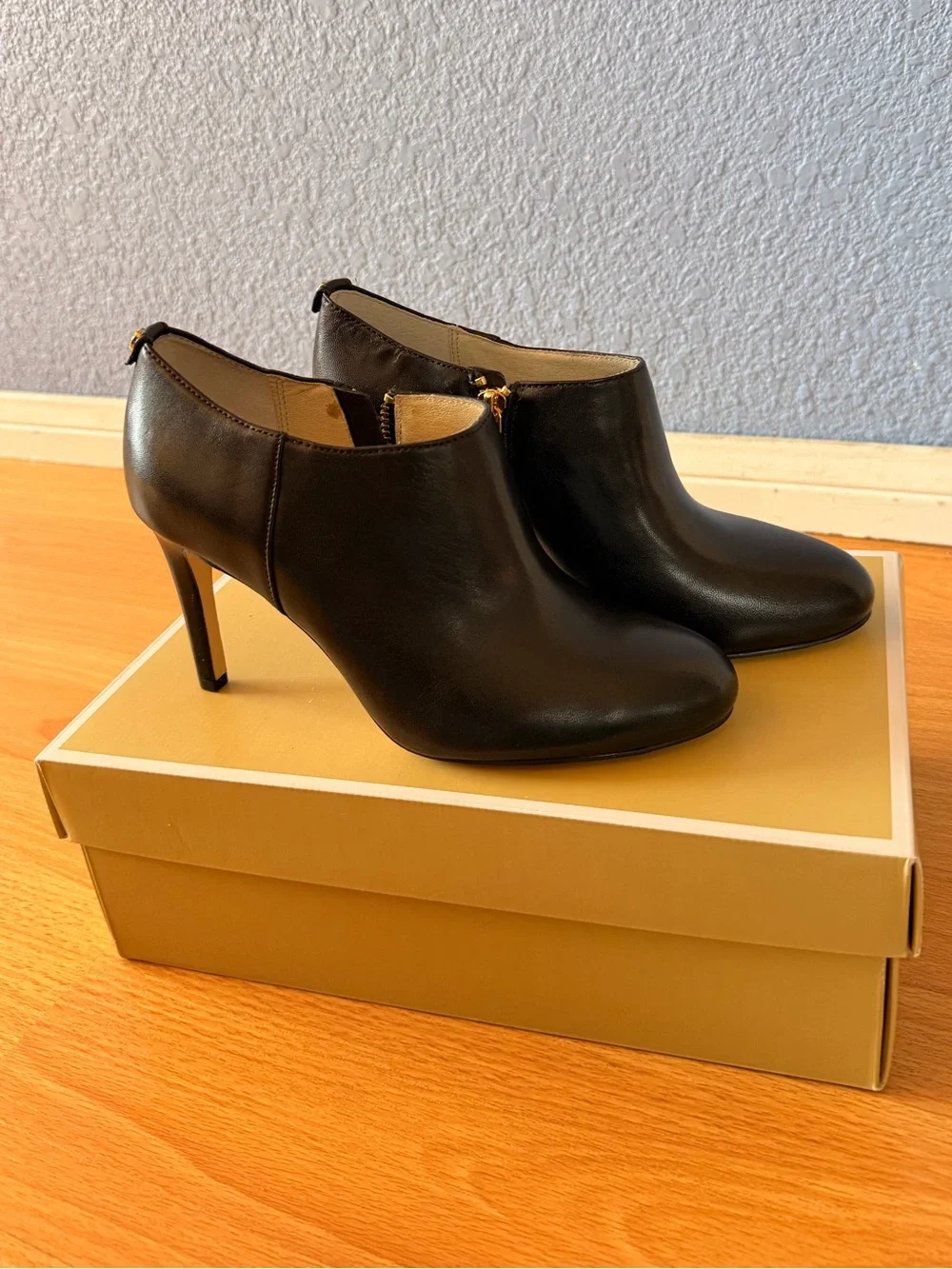 Michael by Michael Kors Sammy Black Leather Ankle Booties Size 6.5